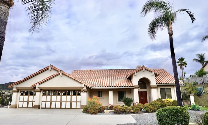 Alpine Casa | California is Calling! Gorgeous 3 Bed 2 Bath Alpine House plus Pool & Spa