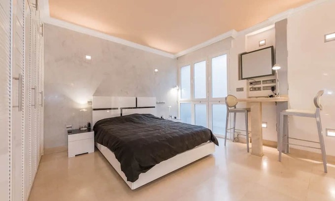 Castellana Apartamento | Descubre la esencia del lujo y la comodidad en este espectacular apartamento.