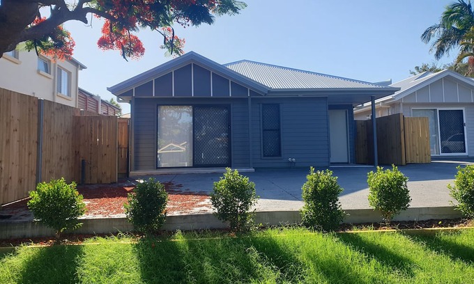 Zillmere Casa | 5 Bed 5 Bath House - Available for Christmas & New Years!