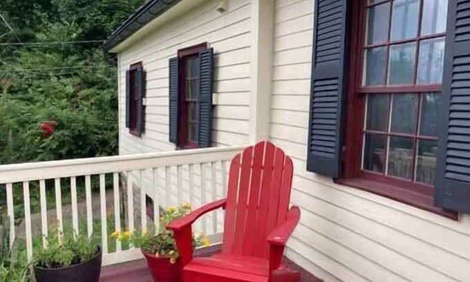 Waterford Casa | Old Post Office in Historic Town