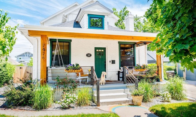 Sloan Lake Casa | Gorgeous remodeled Bungalow with front and backyard space- walk to restaurants!