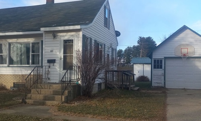 Park Rapids Casa | Within walking distance of downtown Park Rapids! Family-friendly home with toys.