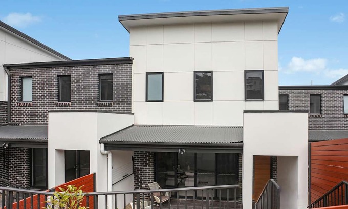 Blackbutt Casa | Modern Three Bedroom Townhouse at Shellharbour