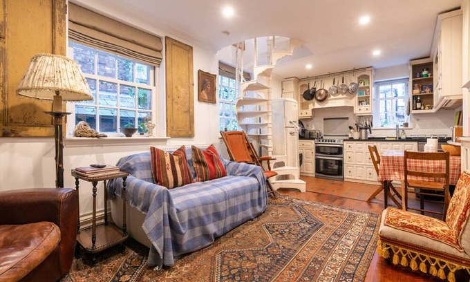 Hampstead Casa | Character Cottage In Historic Hampstead