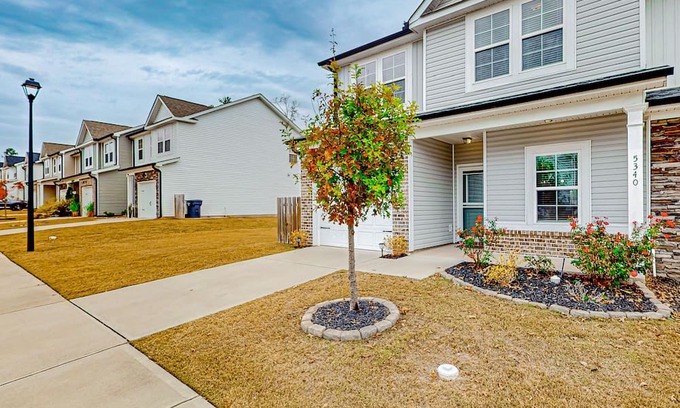 Grovetown Casa | Peaceful dog-friendly home with open layout, enclosed yard, high ceilings, & W/D