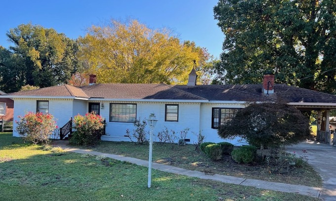 Rocky Mount Casa | Pet-friendly Eclectic 3bed Ranch near HWY-301