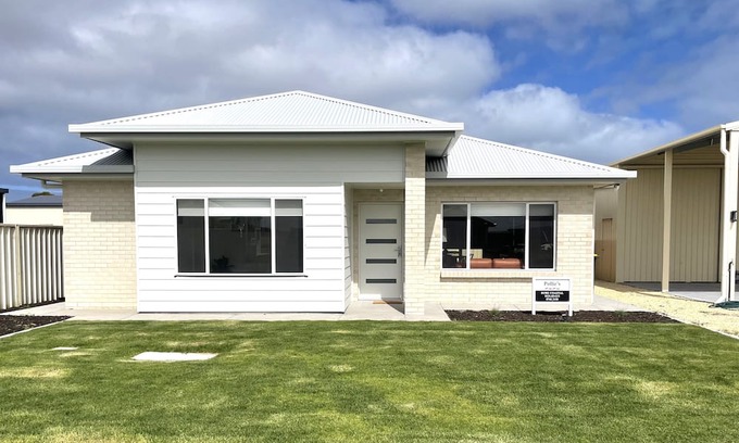 Waterhouse Casa | Brand new holiday home located in the Long Beach area