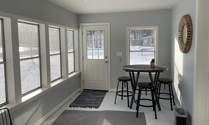 Hudson Casa | Cozy, Family-oriented Lake House with beautiful views. Enjoy private lake front!