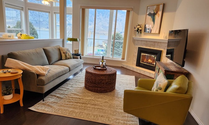 Okanagan-Similkameen Apartamento | Snowbirds! Enjoy Osoyoos’ lakefront, top floor condo, centre of town 55+