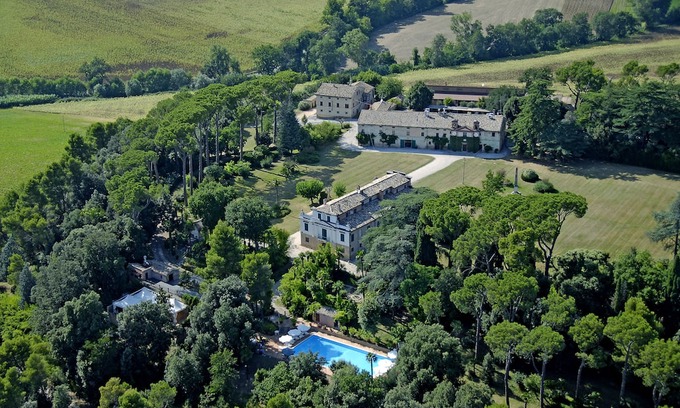 Treia Villa | Elegante Appartamento in Villa con piscina