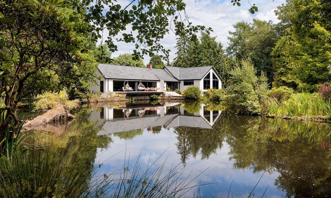 Cuddington Cabaña | LOWER MILL, family friendly, with open fire in Cuddington, Cheshire