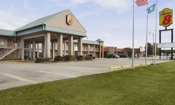 New Iberia Hotel | Super 8 by Wyndham New Iberia