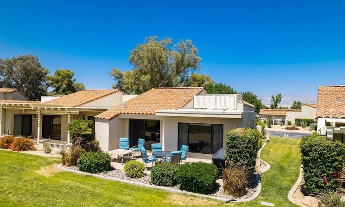 Palm Desert Casa | This house is a 2 bedroom(s), 2 bathrooms, located in Palm Desert, CA.