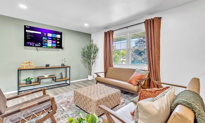 Forestview Casa | Modern 4BR Home Near Chicago Sleeps 10 Pets OK