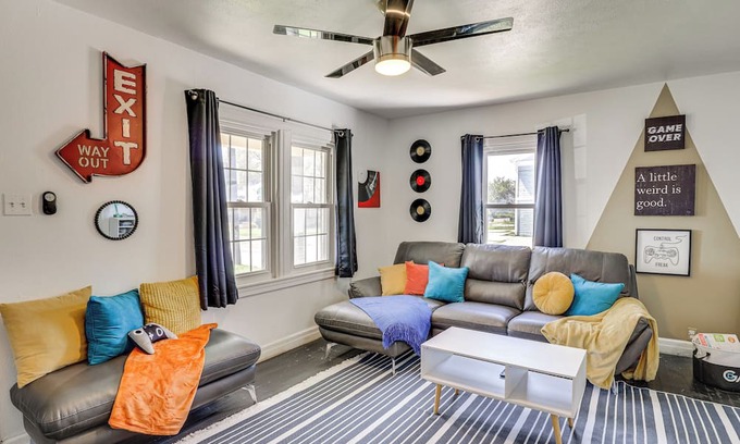 Heart of Lubbock Casa | Time Machine: Games Galore in Lubbock Home By TTU!