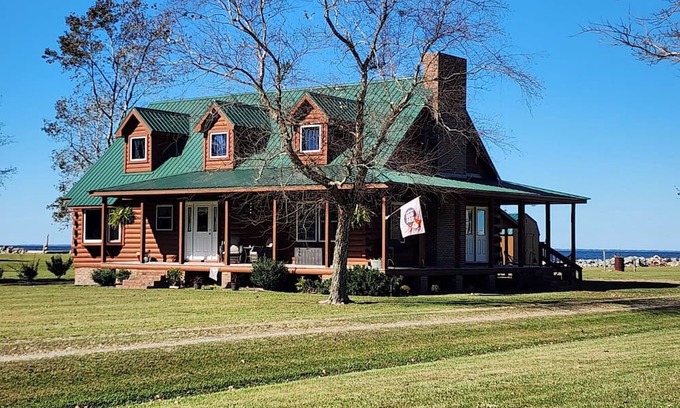 Columbia Cabina | Welcoming Hooks Hideaway-The Cabin on the Albemarle Sound