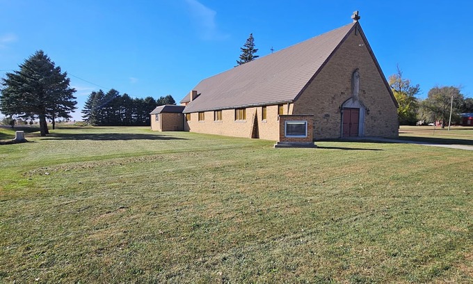 Oldham Cabina | unique 3BR lodge w/basic amenities & two RV's on 1.58 acres in beautiful Oldham