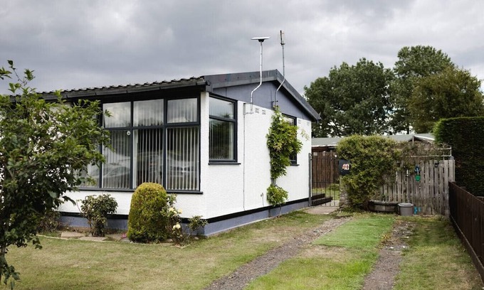 Grimsby Cabina | Pet Haven Humberston Fitties
