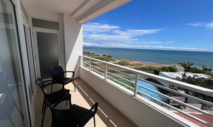 Playas Apartamento | 3-bedroom apartment in amazing Ocean Club Playas, Private Parking&Security.