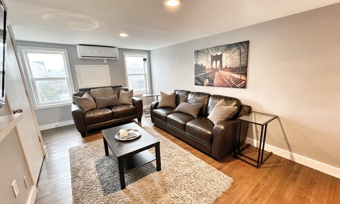 Walkerville Apartamento | Modern Comfort Meets Convenience – 3BD-2BA Apartment in Windsor