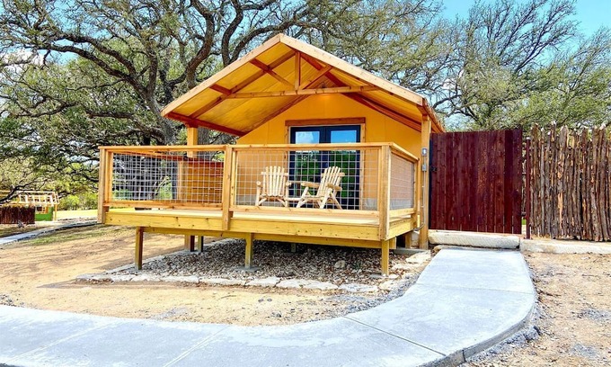 Ingram Alquiler De RV | Beautiful Tented Cabin in Texas for Glamping by Guadalupe River