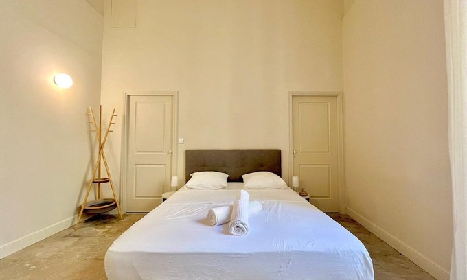 Nimes City Centre Apartamento | Hôtel Boudon 4, Luxury 1BR in Écusson