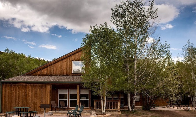 Salida Cabina | Eco-Friendly Cabin with Views of the Rocky Mountains in Colorado