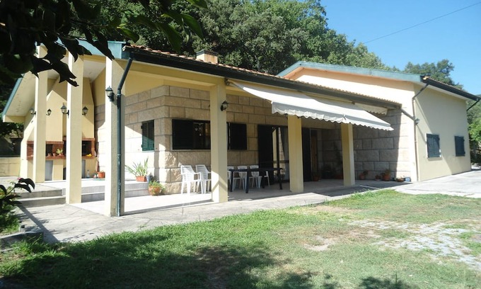 Sande Cabaña | Vacation home - Douro Valley - with terrace. Pets accepted.