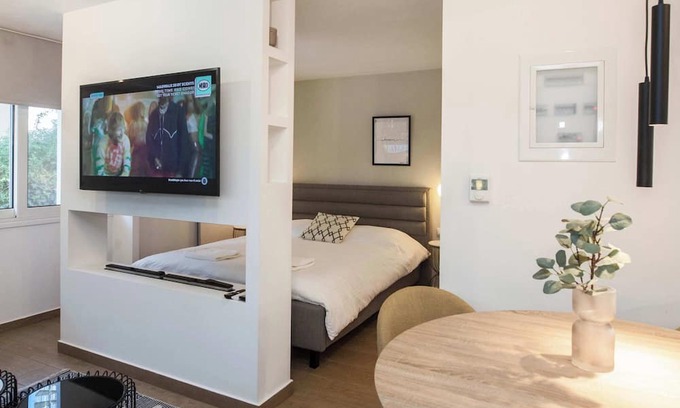Agia Paraskevi Apartamento | Fresh Modern 1 Bd Apt in Quiet Agia Paraskevi
