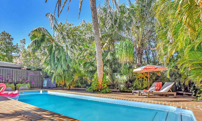 Merewether Casa | "Tosca" Elegant Merewether Beach House with Pool