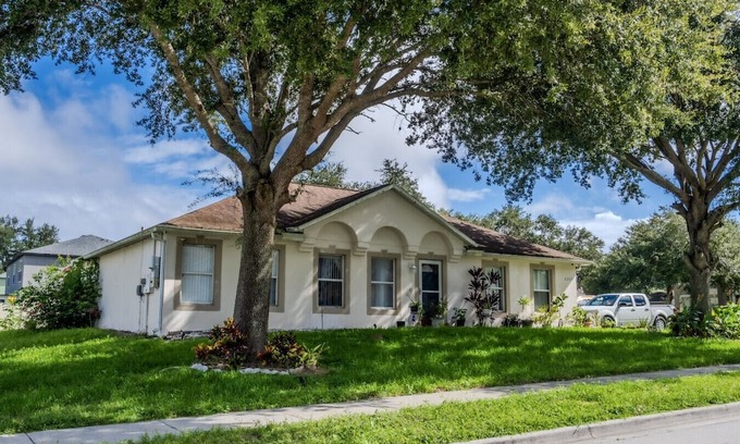 Plymouth Casa | 1 Flint and Kingscrest, LLC - Entire House