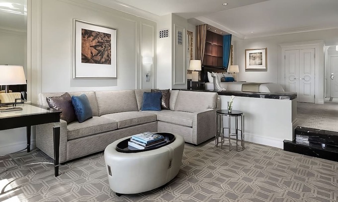 Las Vegas Hotel | 3 Luxury King Suite at Palazzo at The Venetian