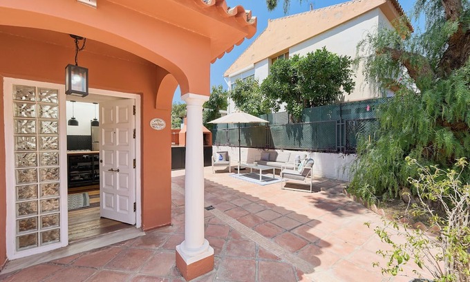 Torremolinos Chalet De Esquí | Casa Calma - Your Mediterranean Home Office (pet allowed)