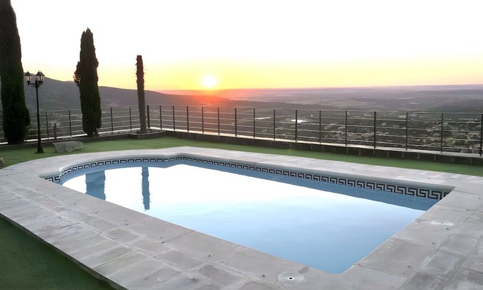 Los Angeles de San Rafael Villa | Villa 'Los Ángeles' with Lake Views, Private Pool and Wi-Fi