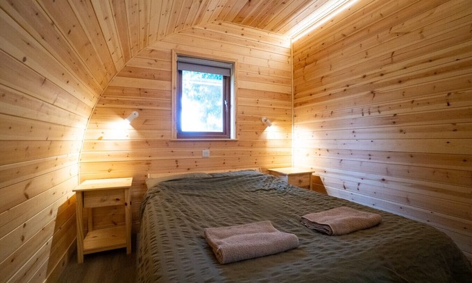 Newmarket Cabina | Lidgate Star Cabin 2 · Eco-friendly cabin next to 16th century pub