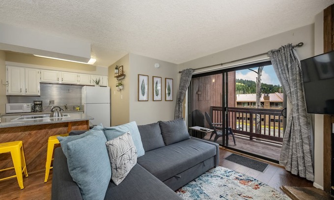 Angel Fire Chalet De Esquí | King-Bed Chalet · Walk to Slopes · Mountain Views