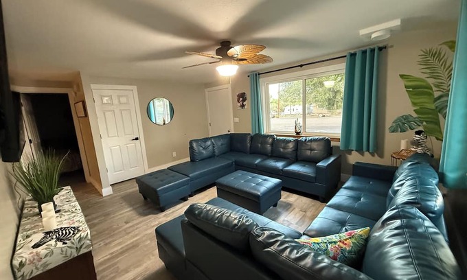 Orangeville Casa | Jungle Bungalow a unique 2-bedroom stay with tropical relaxing vibes throughout.