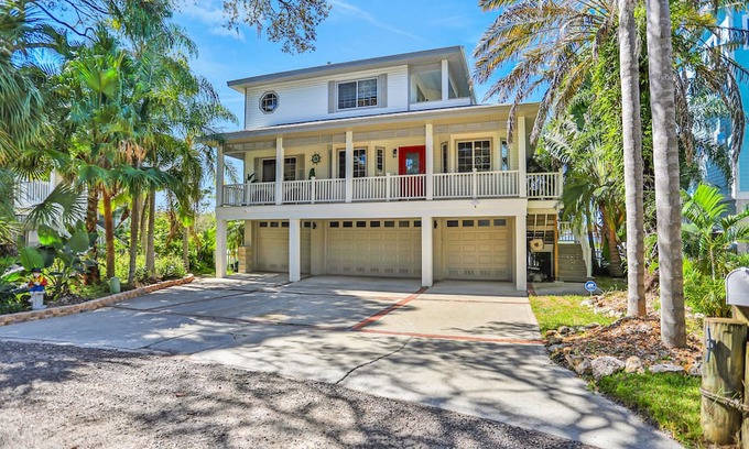 Palm Harbor Casa | Luxurious waterfront home w/pool, hot tub, game room, dock & water activities