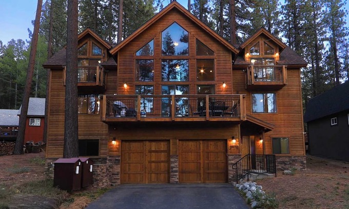 South Lake Tahoe Chalet De Esquí | The T-Pot – Chalet for 12