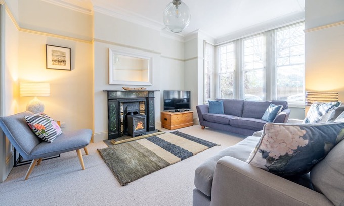Overstrand Cabaña | Sea Thrift House is a beautiful Victorian three storey house, overlooking the cricket ground and tuc