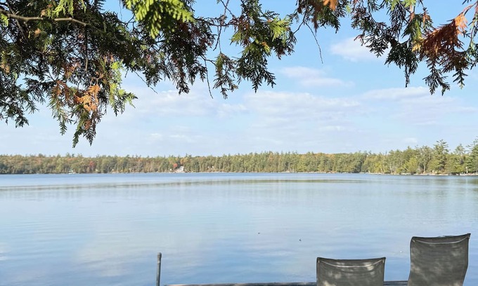 Woodview Casa | Cozy Lakeside Cottage in Woodview, ON - 6 bed, 2 bath