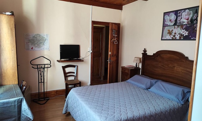 Duniere-sur-Eyrieux Casa | Holiday Home 'Coté Rue' with Shared Terrace, Shared Garden and Wi-Fi