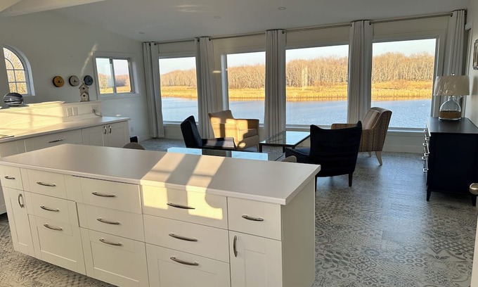 Gagetown Apartamento | On The Rocks Gagetown"The Modern Fresh Experience" Waterfront 3 vacation rentals