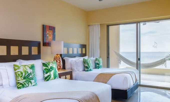 Zona sur Hotel | Ocean-View Deluxe Room w/Private Terrace & Hammock