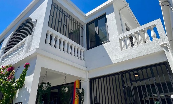Santurce Apartamento | Suite #11 at Trinitaria House Hotel - Shared Bathroom