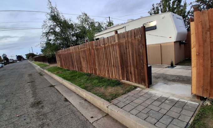 Chowchilla Casa | Cozy 1 BR RV in Chowchilla right off Route 152 and 99, Sleeps 4!