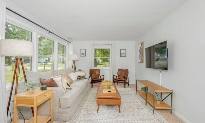 Shelbyville Casa | Spacious 4-bedroom house on Gun Lake with private hot tub.