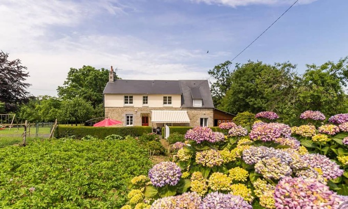 Villedieu-les-Poeles Cabaña | Charming house with wifi and pets allowed in Villedieu-les-Poêles