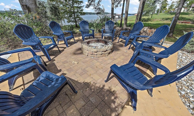 Nacogdoches Casa | nnWelcome to Lake Daze, your ultimate lakefront getaway on Lake Nacogdoches!