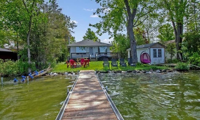 Scugog Cabaña | Sunsets on Scugog - Three Bedroom Cottage, Sleeps 8